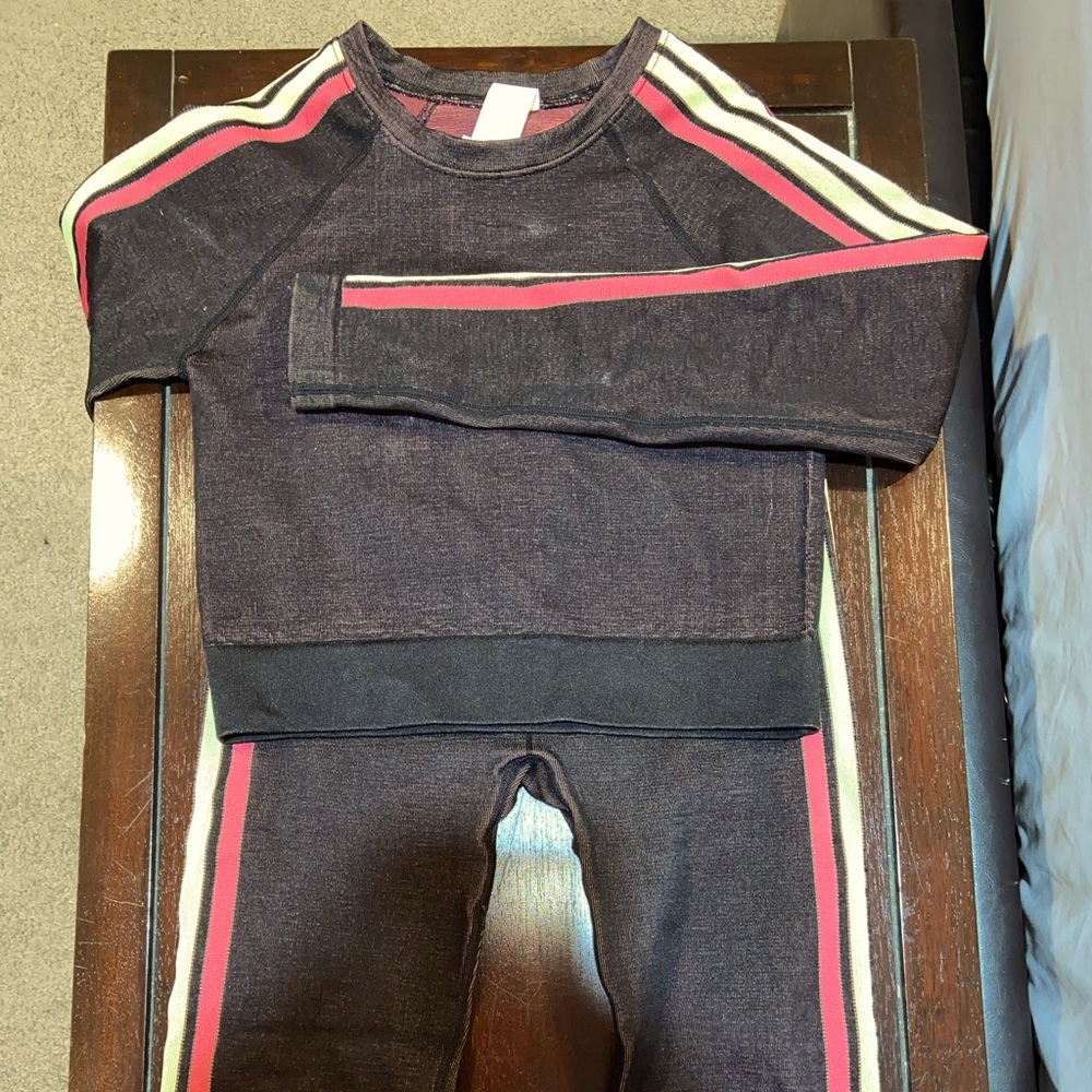 Fabletics set! Long sleeve top and leggings